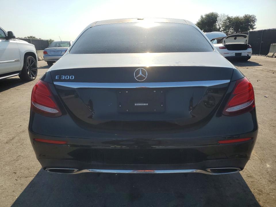 65234996 :رقم المزاد ، WDDZF4JB4HA055978 vin ، 2017 Mercedes-benz E مزاد بيع