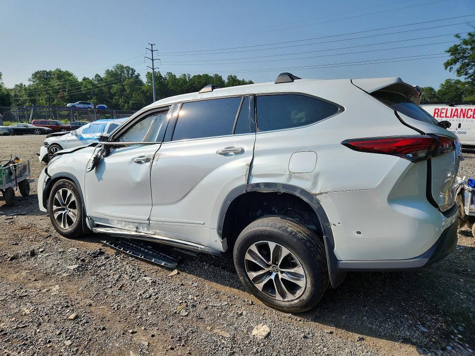 Aukcja sprzedaży 2022 Toyota Highlander, vin: 5TDGZRBH8NS586172, numer aukcji: 63683286