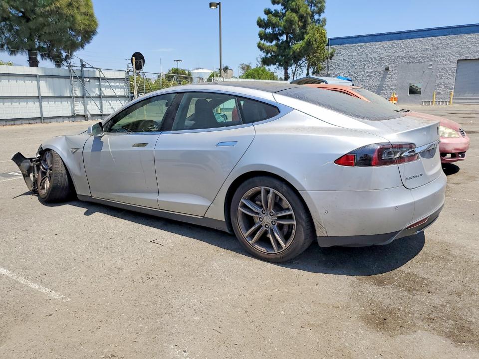 63621996 :رقم المزاد ، 5YJSA1E28FF117373 vin ، 2015 Tesla Model S مزاد بيع