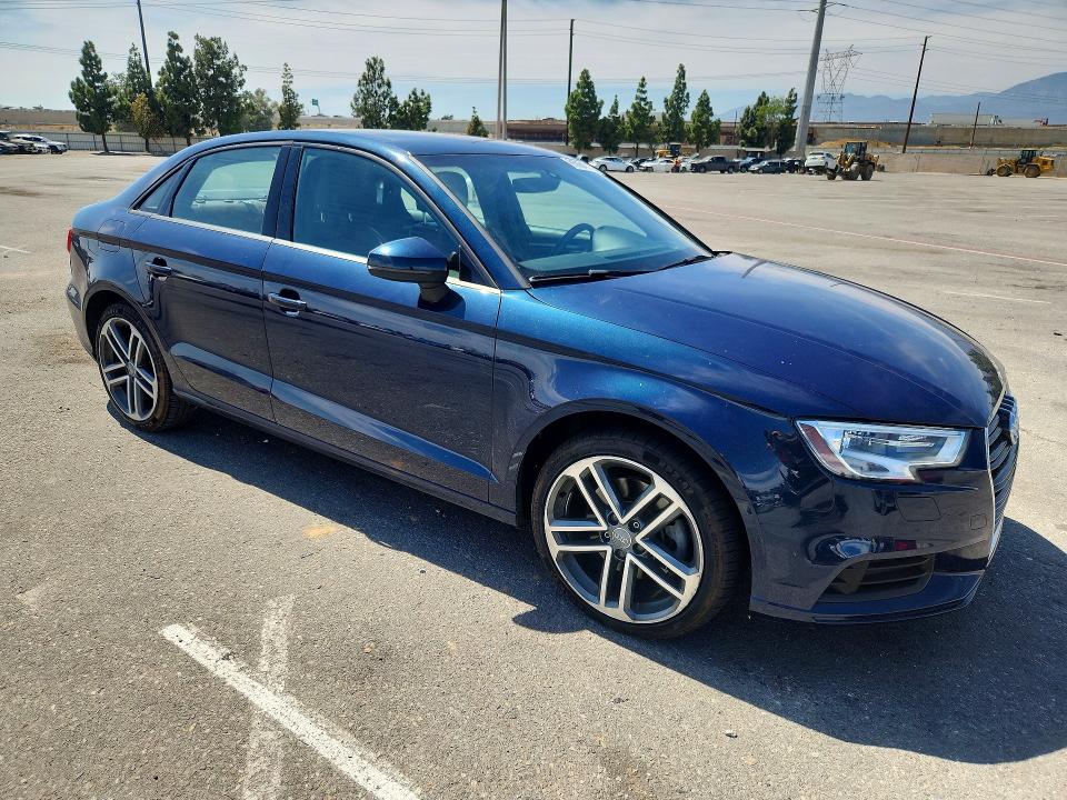 66084076 :رقم المزاد ، WAUAUGFF6J1010263 vin ، 2018 Audi A3 مزاد بيع