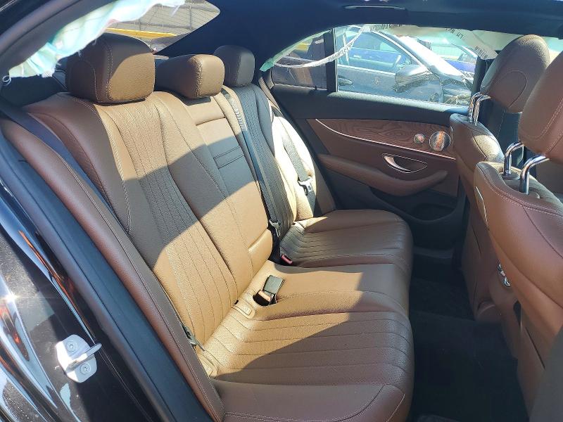 63510466 :رقم المزاد ، WDDZF4KBXJA328460 vin ، 2018 Mercedes-benz E مزاد بيع