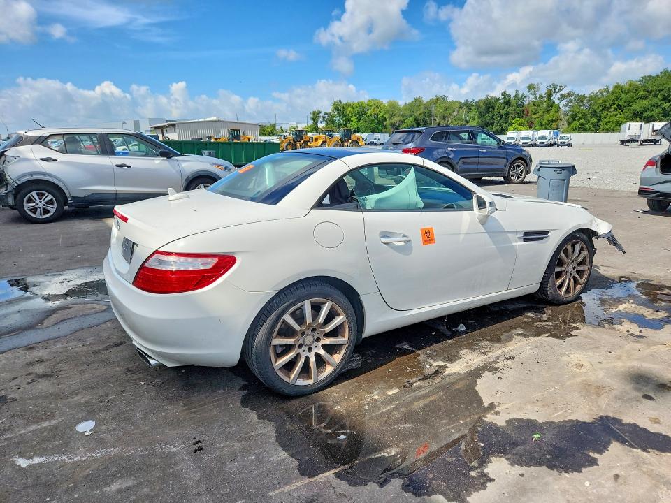 Продаж на аукціоні авто 2016 Mercedes-benz Slk, vin: WDDPK3JA0GF121898, номер лоту: 64468236