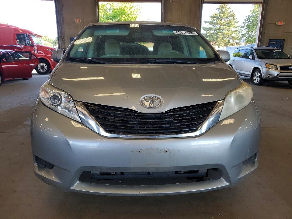 65324506 :رقم المزاد ، 5TDKK3DCXBS109929 vin ، 2011 Toyota Sienna مزاد بيع