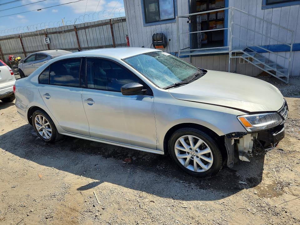65305866 :رقم المزاد ، 3VWD17AJXFM239718 vin ، 2015 Volkswagen Jetta مزاد بيع