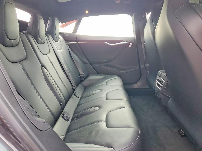 63572486 :رقم المزاد ، 5YJSA1E20HF205577 vin ، 2017 Tesla Model S مزاد بيع
