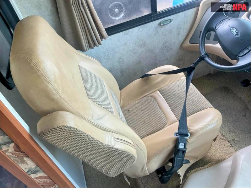 64817216 :رقم المزاد ، 1FCMF53S930A03879 vin ، 2004 Ford Coach مزاد بيع