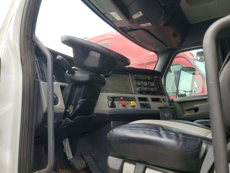 63917236 :رقم المزاد ، 3AKJHHDR1MSMA6399 vin ، 2021 Freightliner Cascadia 126 مزاد بيع