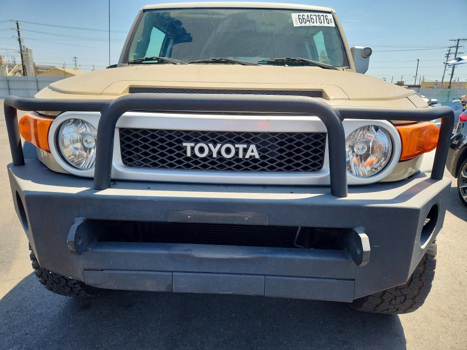 2011 Toyota Fj Cruiser მანქანა იყიდება აუქციონზე, vin: JTEZU4BF5BK011292, აუქციონის ნომერი: 66467876
