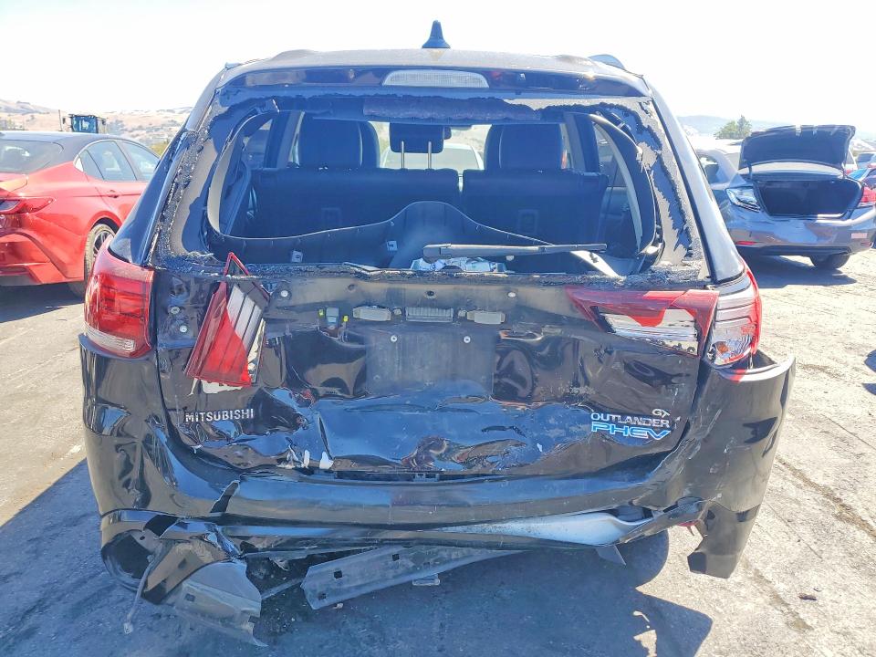 63883146 :رقم المزاد ، JA4J24A55JZ028514 vin ، 2018 Mitsubishi Outlander مزاد بيع