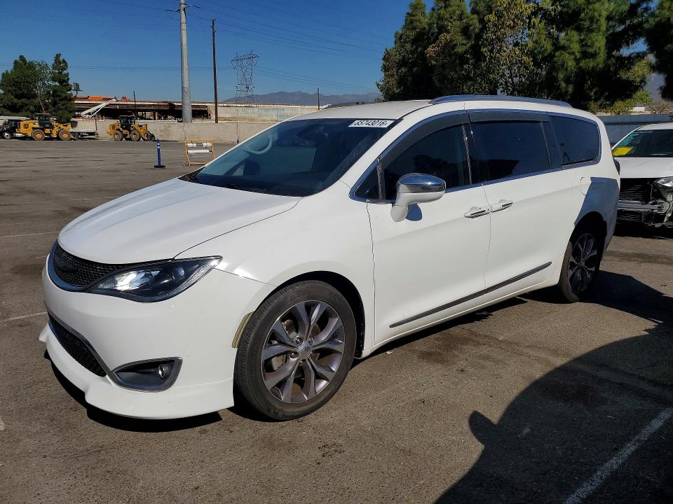 65743016 :رقم المزاد ، 2C4RC1GG7JR334203 vin ، 2018 Chrysler Pacifica مزاد بيع
