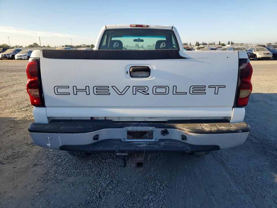 65799976 :رقم المزاد ، 1GCHC24U04E140092 vin ، 2004 Chevrolet Silverado مزاد بيع
