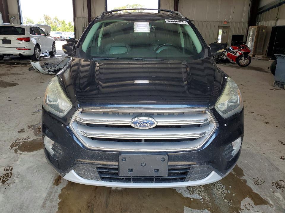 2017 Ford Escape მანქანა იყიდება აუქციონზე, vin: 1FMCU9J92HUE61705, აუქციონის ნომერი: 63694886