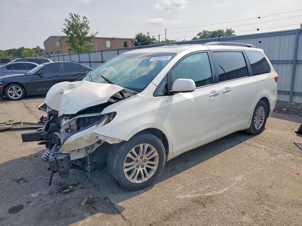 2017 Toyota Sienna მანქანა იყიდება აუქციონზე, vin: 5TDYZ3DC6HS800695, აუქციონის ნომერი: 63263546