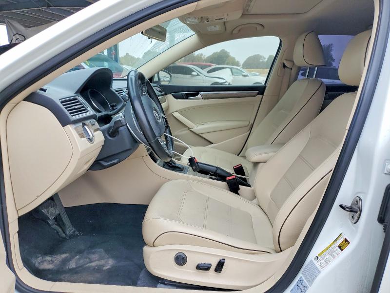 63420906 :رقم المزاد ، 1VWBT7A31HC030956 vin ، 2017 Volkswagen Passat مزاد بيع