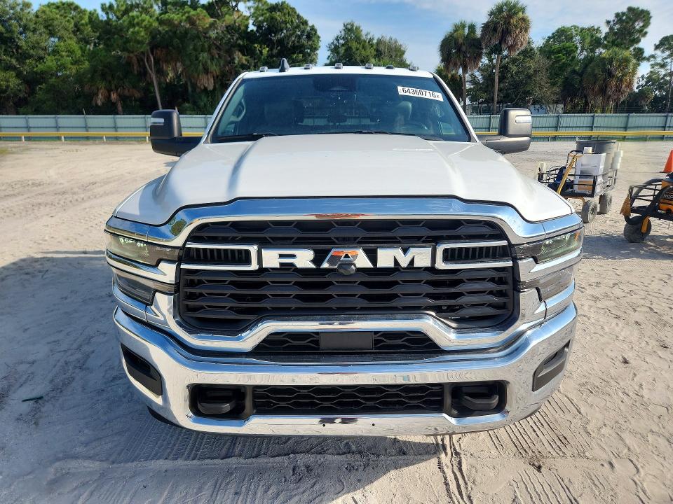 64360716 :رقم المزاد ، 3C7WRTCL1SG521981 vin ، 2025 Ram 3500 مزاد بيع