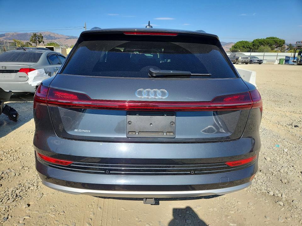 Продаж на аукціоні авто 2019 Audi E-tron, vin: WA1VABGE3KB022561, номер лоту: 64340886
