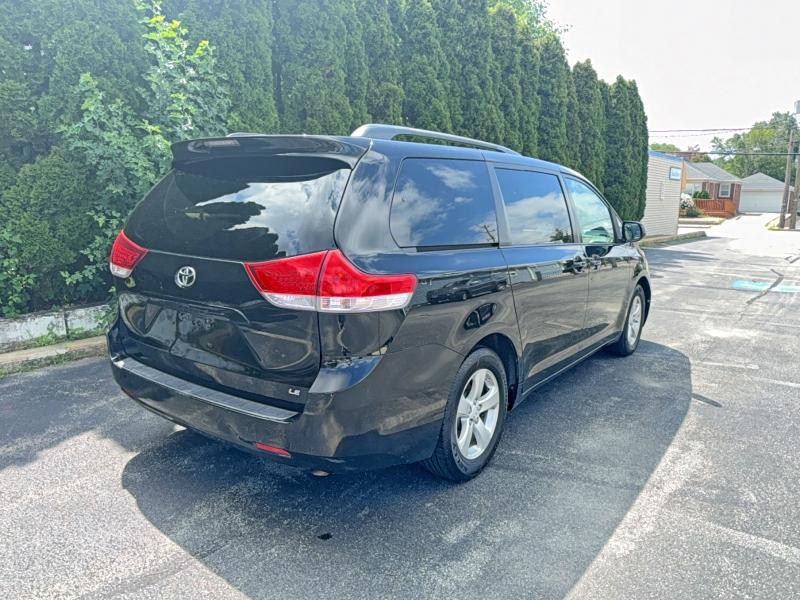 64401116 :رقم المزاد ، 5TDKK3DC7DS308522 vin ، 2013 Toyota Sienna مزاد بيع