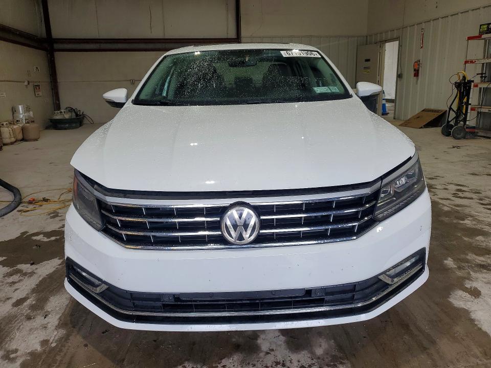 67151906 :رقم المزاد ، 1VWBA7A36JC021889 vin ، 2018 Volkswagen Passat مزاد بيع