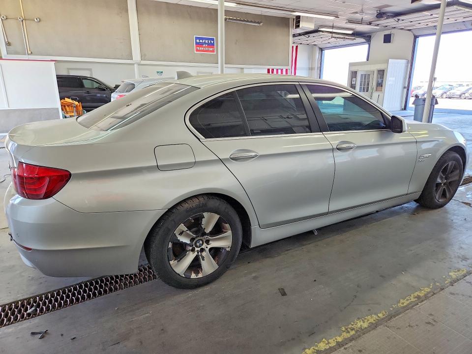 Продаж на аукціоні авто 2012 Bmw 528, vin: WBAXH5C50CDW06422, номер лоту: 64773366