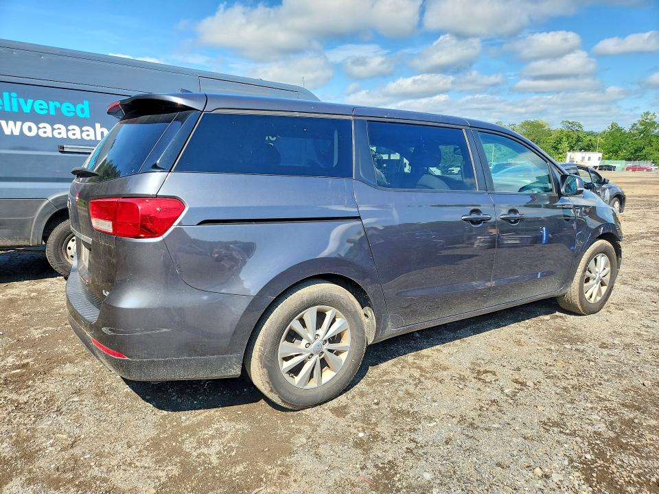 65019226 :رقم المزاد ، KNDMB5C17H6300883 vin ، 2017 Kia Sedona مزاد بيع