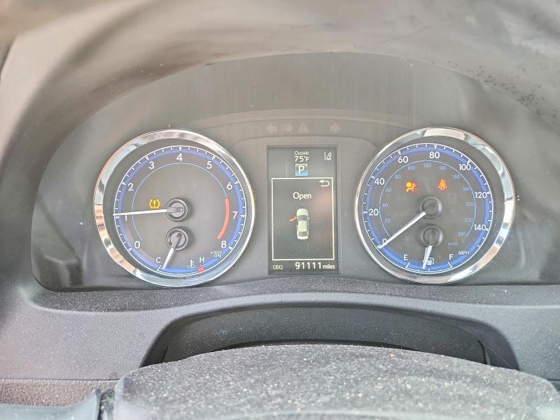 64224296 :رقم المزاد ، 2T1BURHE9HC750516 vin ، 2017 Toyota Corolla مزاد بيع