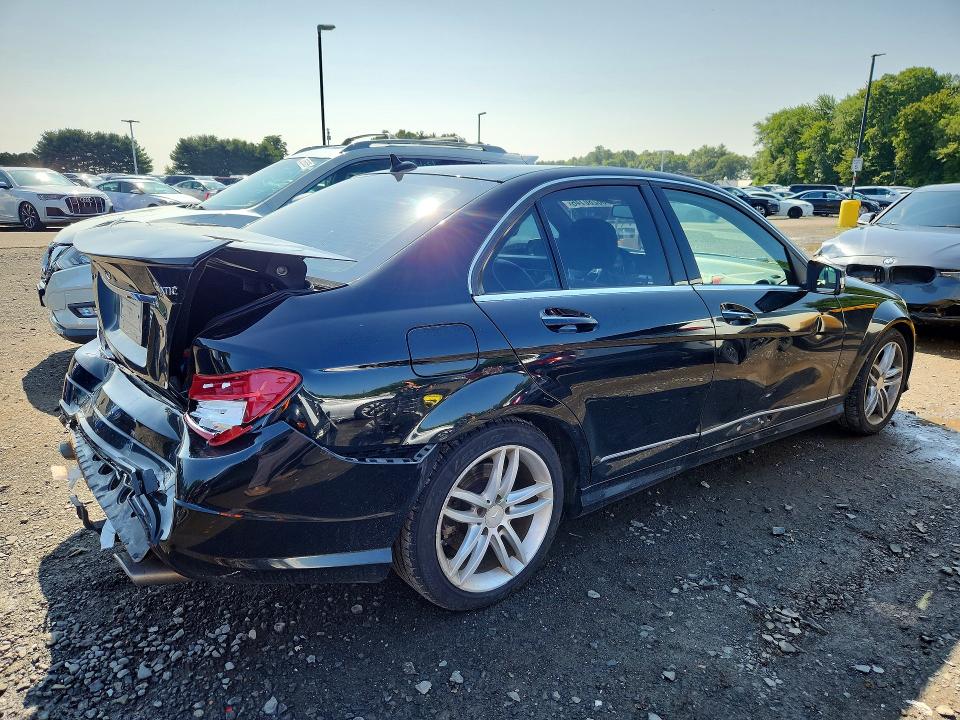 2014 Mercedes-benz C მანქანა იყიდება აუქციონზე, vin: WDDGF8AB1EA965257, აუქციონის ნომერი: 66280746