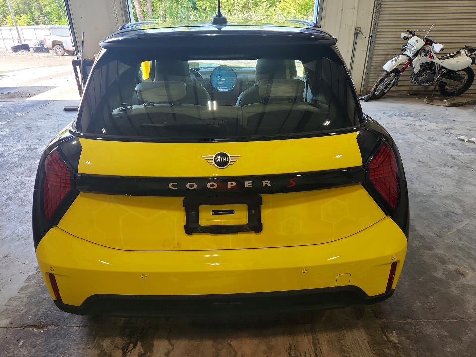 Продаж на аукціоні авто 2025 Mini Cooper, vin: WMW23GD02S2W16290, номер лоту: 65891436