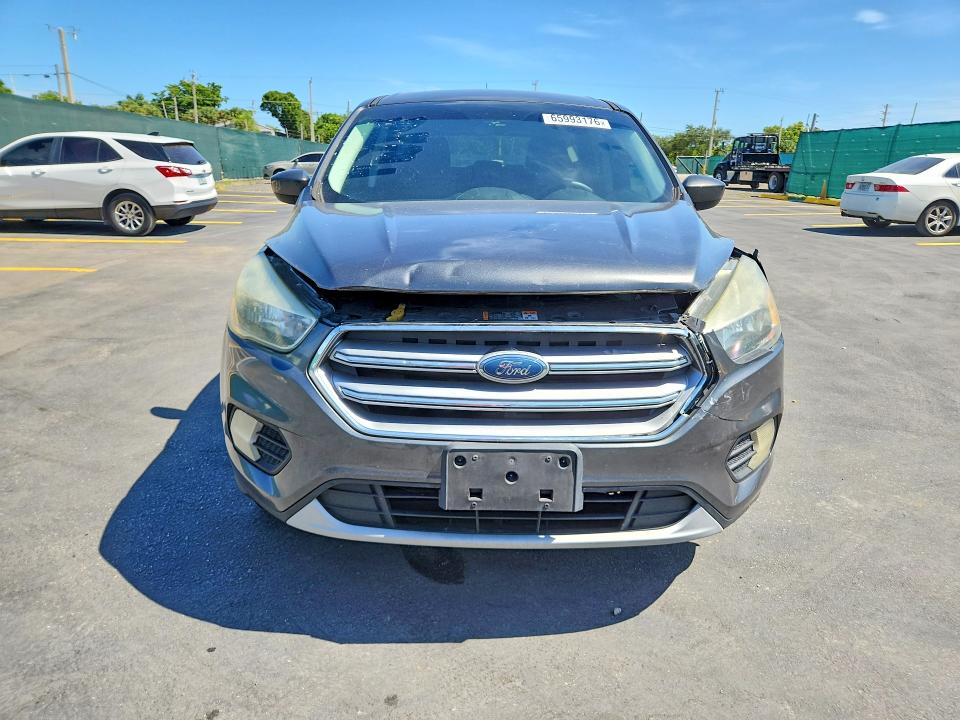 65993176 :رقم المزاد ، 1FMCU0GD1HUB50158 vin ، 2017 Ford Escape مزاد بيع