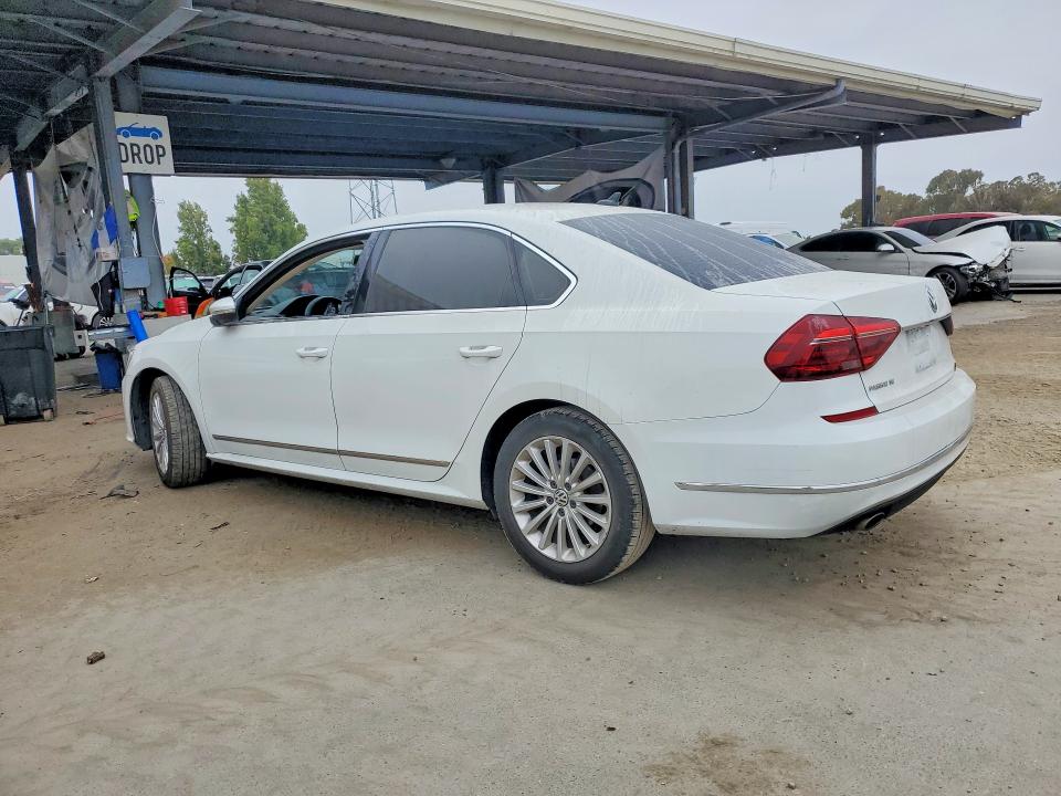 63420906 :رقم المزاد ، 1VWBT7A31HC030956 vin ، 2017 Volkswagen Passat مزاد بيع