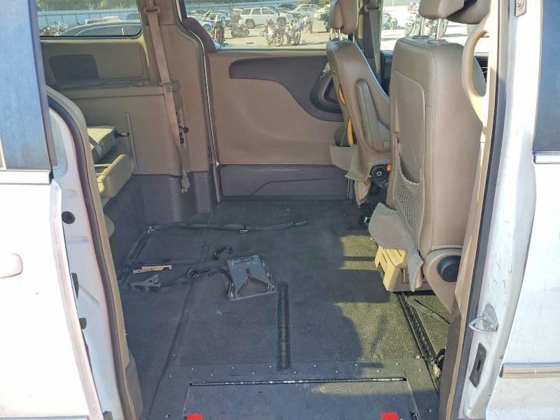 64286316 :رقم المزاد ، 2C4RC1BG7FR510245 vin ، 2015 Chrysler Town & Country مزاد بيع