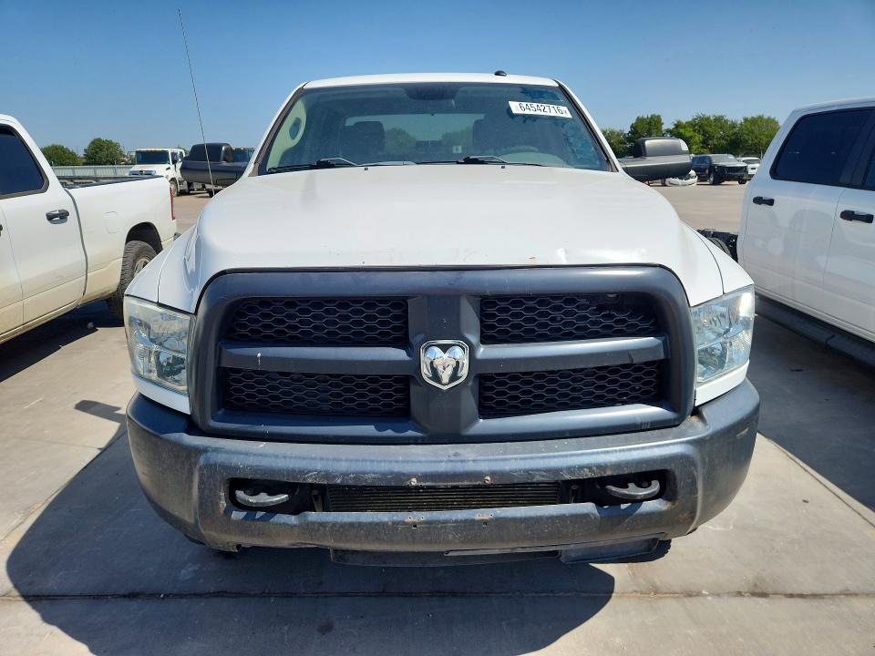 64542716 :رقم المزاد ، 3C6UR5HLXJG364742 vin ، 2018 Ram 2500 مزاد بيع