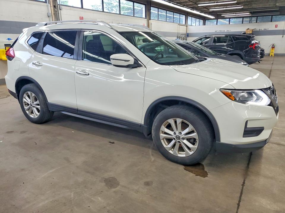 62690066 :رقم المزاد ، 5N1AT2MV1JC810780 vin ، 2018 Nissan Rogue مزاد بيع
