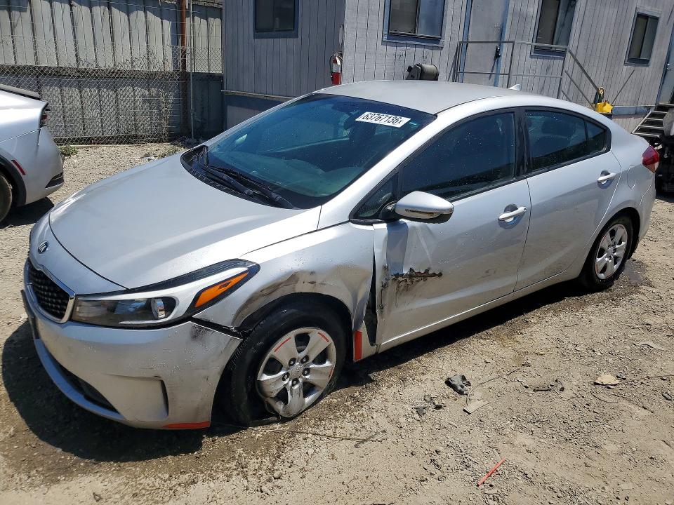 63767136 :رقم المزاد ، 3KPFK4A77JE271671 vin ، 2018 Kia Forte مزاد بيع