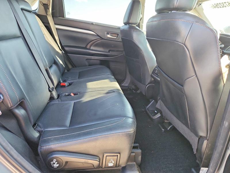67322646 :رقم المزاد ، 5TDKZRFH0JS279464 vin ، 2018 Toyota Highlander مزاد بيع