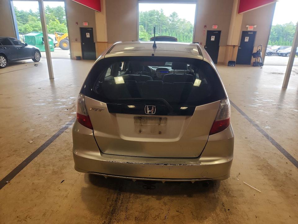 64631646 :رقم المزاد ، JHMGE8H33BC008512 vin ، 2011 Honda Fit مزاد بيع