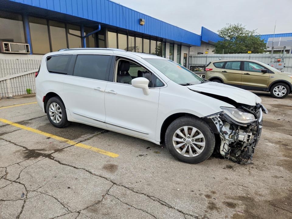 2018 Chrysler Pacifica მანქანა იყიდება აუქციონზე, vin: 2C4RC1EG0JR317391, აუქციონის ნომერი: 63657336