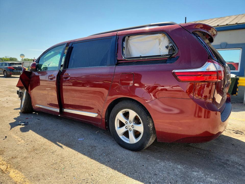 65588426 :رقم المزاد ، 5TDKZ3DC4HS896557 vin ، 2017 Toyota Sienna مزاد بيع