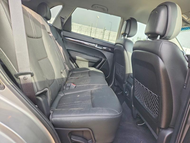 64139736 :رقم المزاد ، 5XYKUDA78FG585929 vin ، 2015 Kia Sorento مزاد بيع