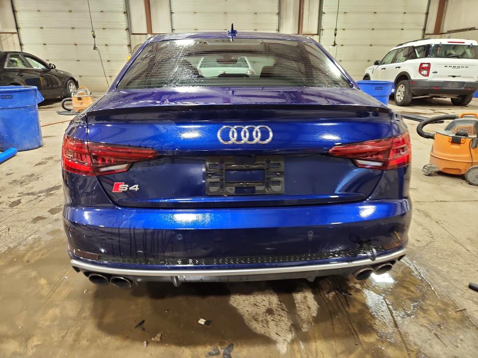 64117676 :رقم المزاد ، WAUC4AF4XJA230140 vin ، 2018 Audi S4 مزاد بيع