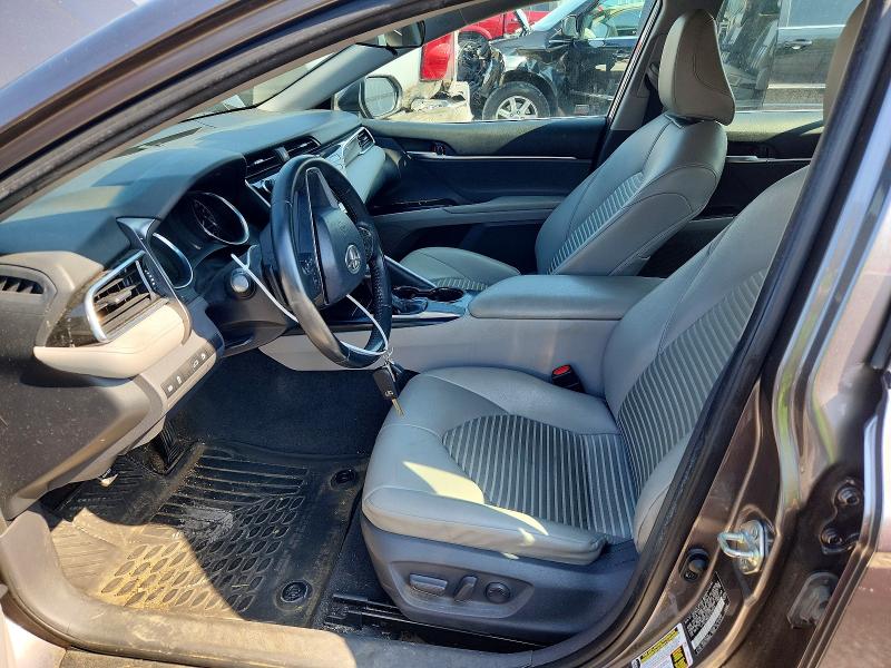 63507466 :رقم المزاد ، 4T1B11HK0JU135034 vin ، 2018 Toyota Camry مزاد بيع