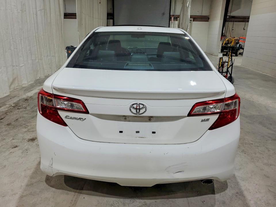 63683596 :رقم المزاد ، 4T1BF1FK5EU771717 vin ، 2014 Toyota Camry مزاد بيع