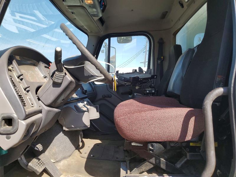 66314116 :رقم المزاد ، 1FVAHFDX3DHFF1735 vin ، 2017 Frht - Freightliner M2 مزاد بيع