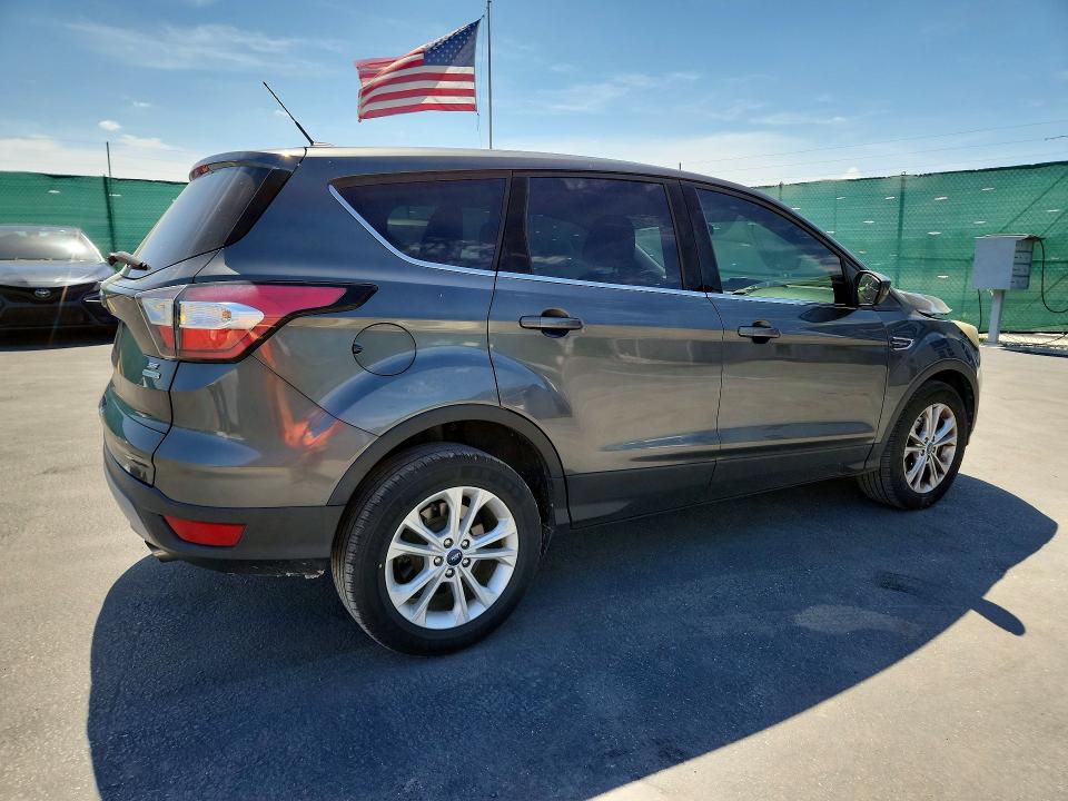 65993176 :رقم المزاد ، 1FMCU0GD1HUB50158 vin ، 2017 Ford Escape مزاد بيع
