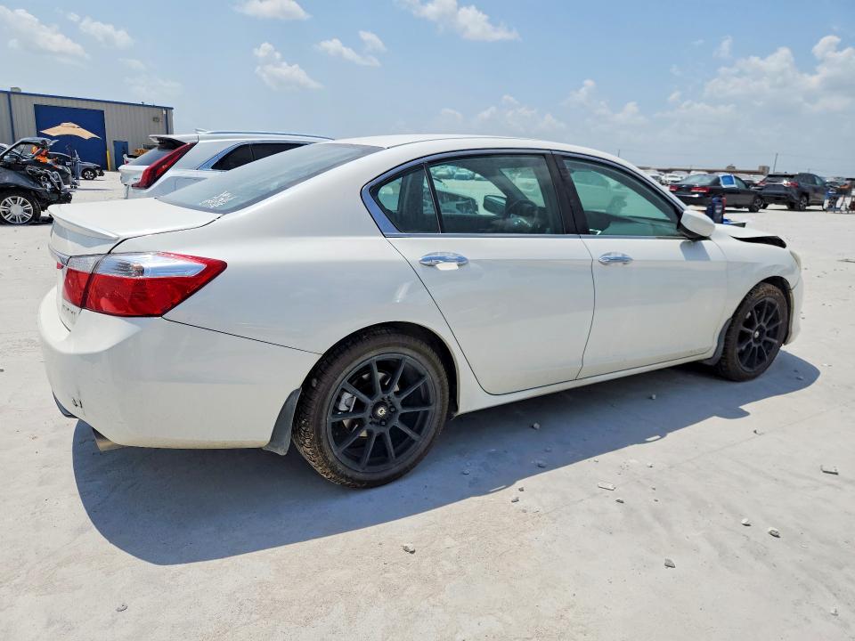 64241726 :رقم المزاد ، 1HGCR2F53FA115830 vin ، 2015 Honda Accord مزاد بيع