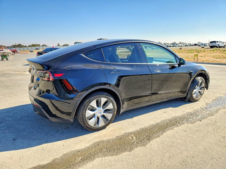64290066 :رقم المزاد ، 7SAYGAEE4PF640560 vin ، 2023 Tesla Model Y مزاد بيع