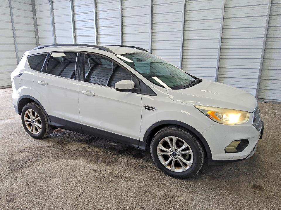 Продаж на аукціоні авто 2017 Ford Escape, vin: 1FMCU0GD1HUB46014, номер лоту: 62447176