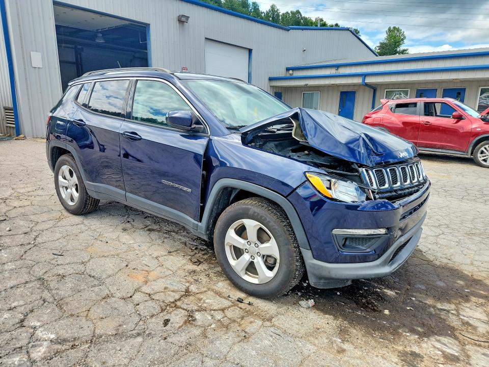 63211436 :رقم المزاد ، 3C4NJDBB0JT177709 vin ، 2018 Jeep Compass مزاد بيع