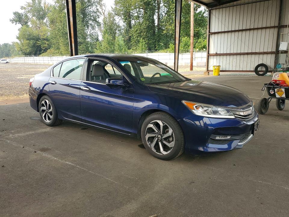 Продажа на аукционе авто 2017 Honda Accord, vin: 1HGCR2F85HA112196, номер лота: 63998716