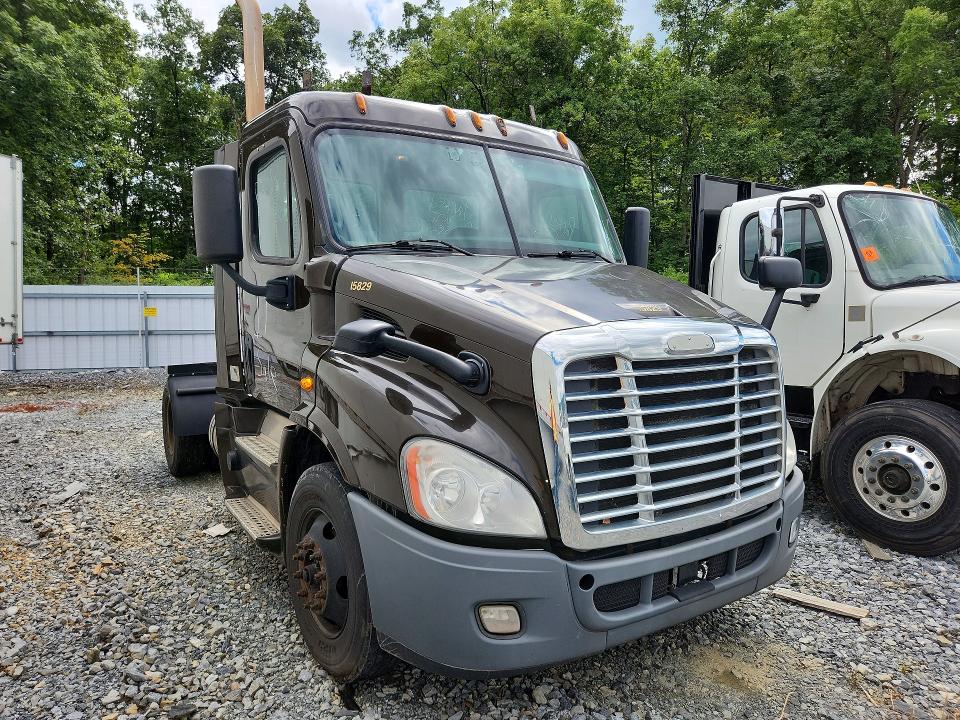 Auction sale of the 2017 Freightliner Cascadia 113, vin: 1FUBGBDVXHLHH2528, lot number: 66353716