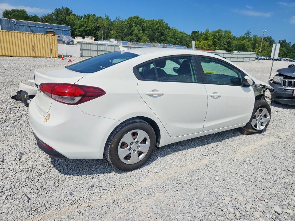 2018 Kia Forte მანქანა იყიდება აუქციონზე, vin: 3KPFK4A75JE227930, აუქციონის ნომერი: 63953476